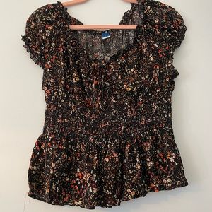 Old Navy Puff Sleeve Floral Blouse in excellent condition